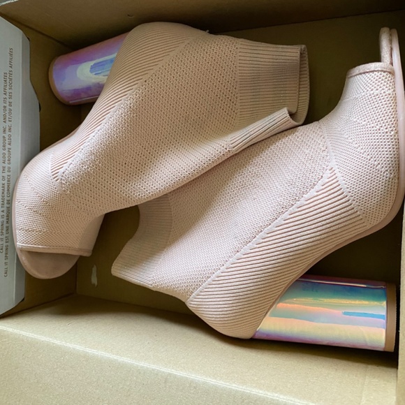 CALL IT SPRING - Picture 3 of 10